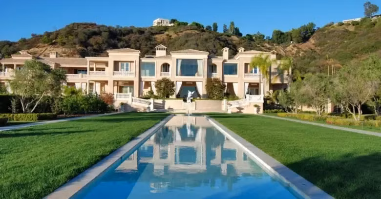 Palazzo di Amore, hay “Cung điện tình yêu” là dinh thự theo phong cách Địa Trung Hải ở Beverly Hills (Mỹ) gồm 12 phòng ngủ, 23 phòng tắm, trị giá 195 triệu USD. Ảnh: Capitalexotic