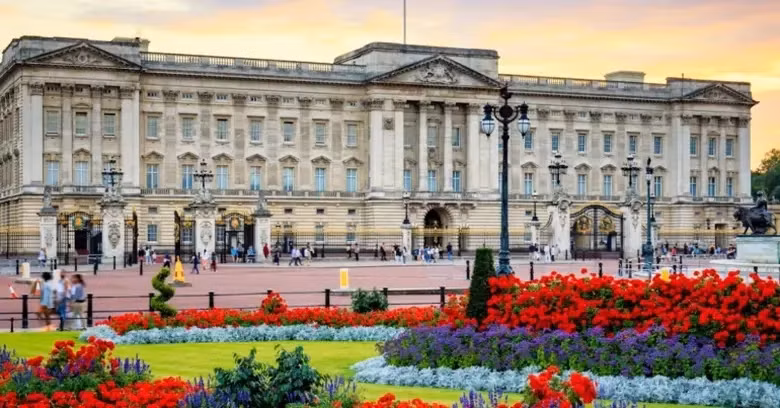 Không chỉ là nơi ở, cung điện Buckingham còn tượng trưng cho lịch sử, văn hóa và uy tín của hoàng gia Anh. Ảnh: Capitalexotic