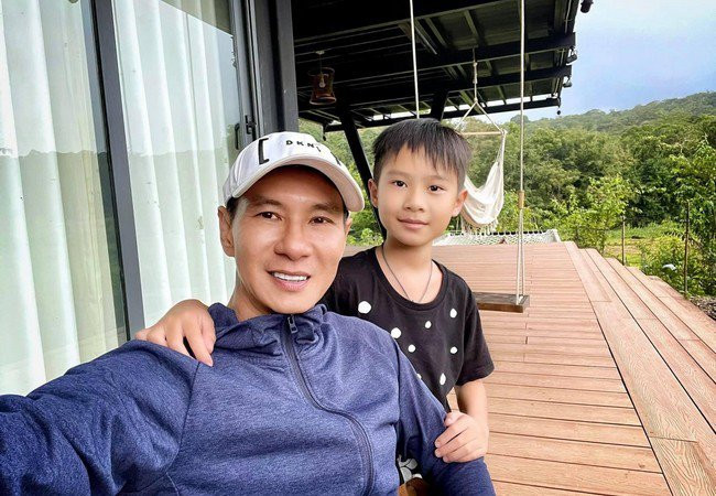 Khu vực nhà kính là nơi gia đình Lý Hải nghỉ ngơi. Ảnh: FB Ly Hai Minh Ha