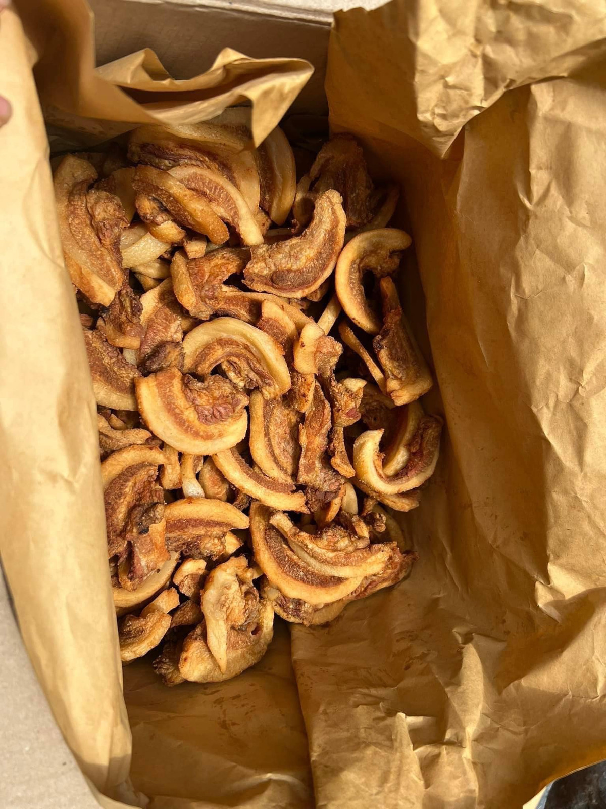 Dù vậy, nhiều người giàu lùng mua, phải mất công chờ đợi vài ngày mới có hàng. Ảnh: Facebook