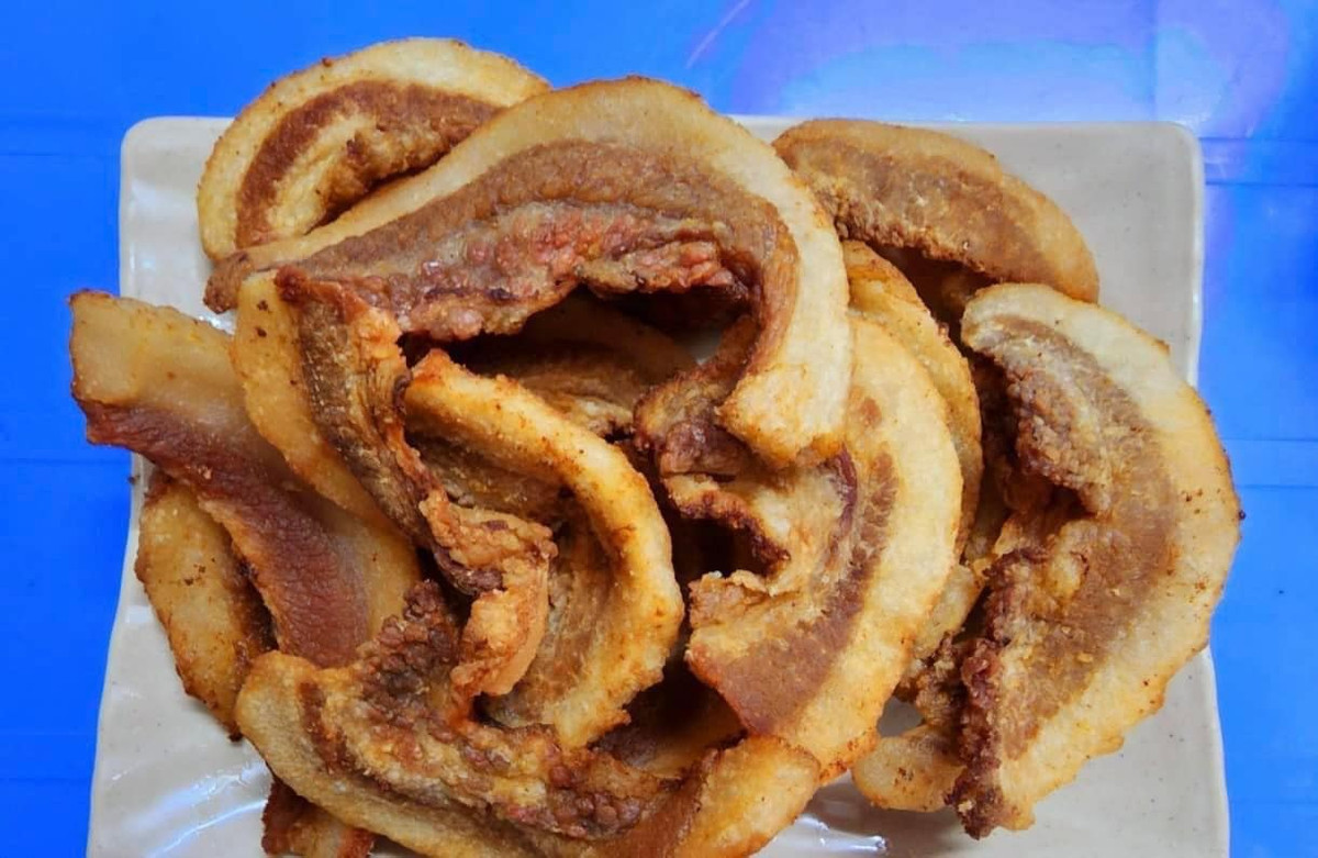 Theo người bán, tóp mỡ ngon được làm hoàn toàn bằng thịt ba chỉ, mỡ thăn và mỡ nọng cổ. Ảnh: Facebook