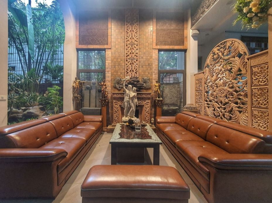 Bên dưới biệt thự, các tầng lầu cũng được gia chủ thiết kế và bài chí đậm chất nghệ thuật. Ảnh: Điêu Khắc Liên Vũ, Aikofarm, Invest TV