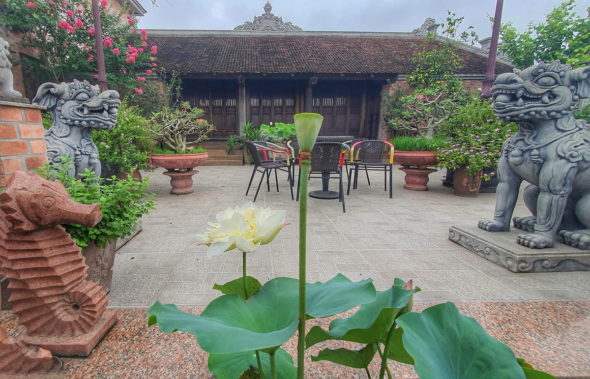 Căn nhà cổ trải qua 4 thế hệ và có tuổi đời lên đến 100 năm. Ảnh: Điêu Khắc Liên Vũ