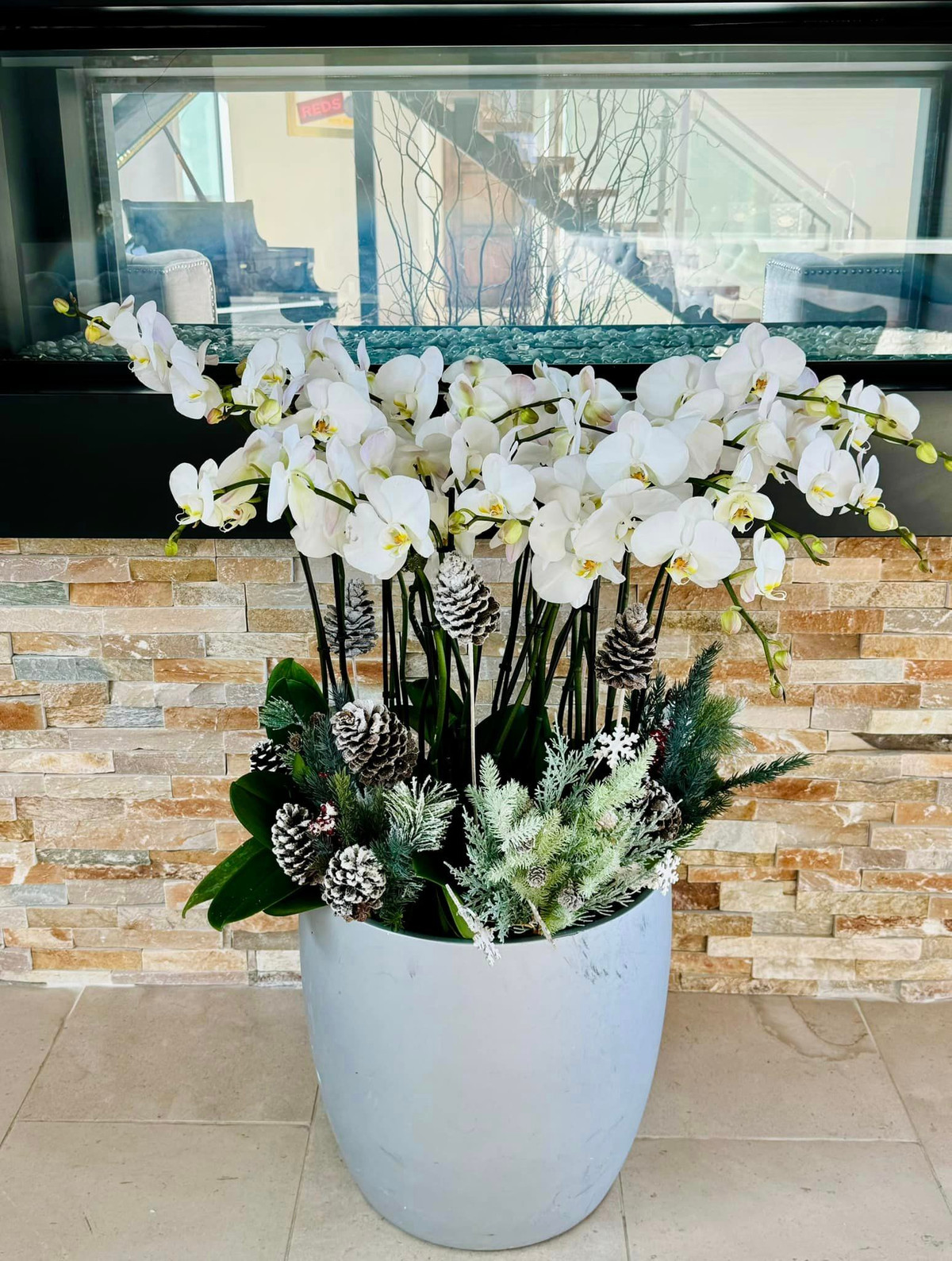 Nữ doanh nhân cũng thường xuyên tô điểm không gian sống bằng những bình hoa tươi. Ảnh: FB Thuy Tien Mfas