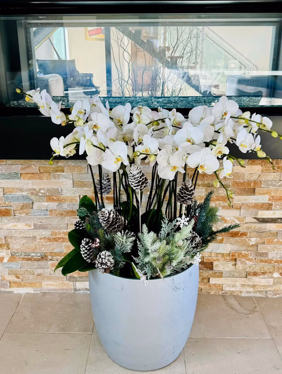 Nữ doanh nhân cũng thường xuyên tô điểm không gian sống bằng những bình hoa tươi. Ảnh: FB Thuy Tien Mfas