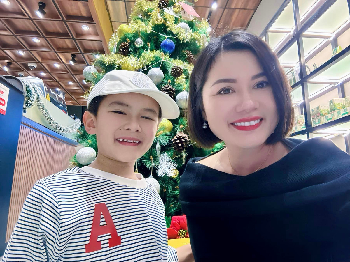 Sau khi ly hôn với ca sĩ Đan Trường, doanh nhân Thủy Tiên và con trai sống trong căn biệt thự rộng tới 4.000m2, nằm trên ngọn đồi thuộc khu phố nhà giàu tại California (Mỹ). Ảnh: FB Thuy Tien Mfas