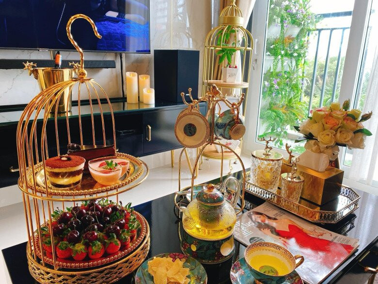 Ngôi nhà của Bùi Lý Thiên Hương được bày biện nhiều món đồ màu vàng gold bắt mắt. Ảnh: Bùi Lý Thiên Hương