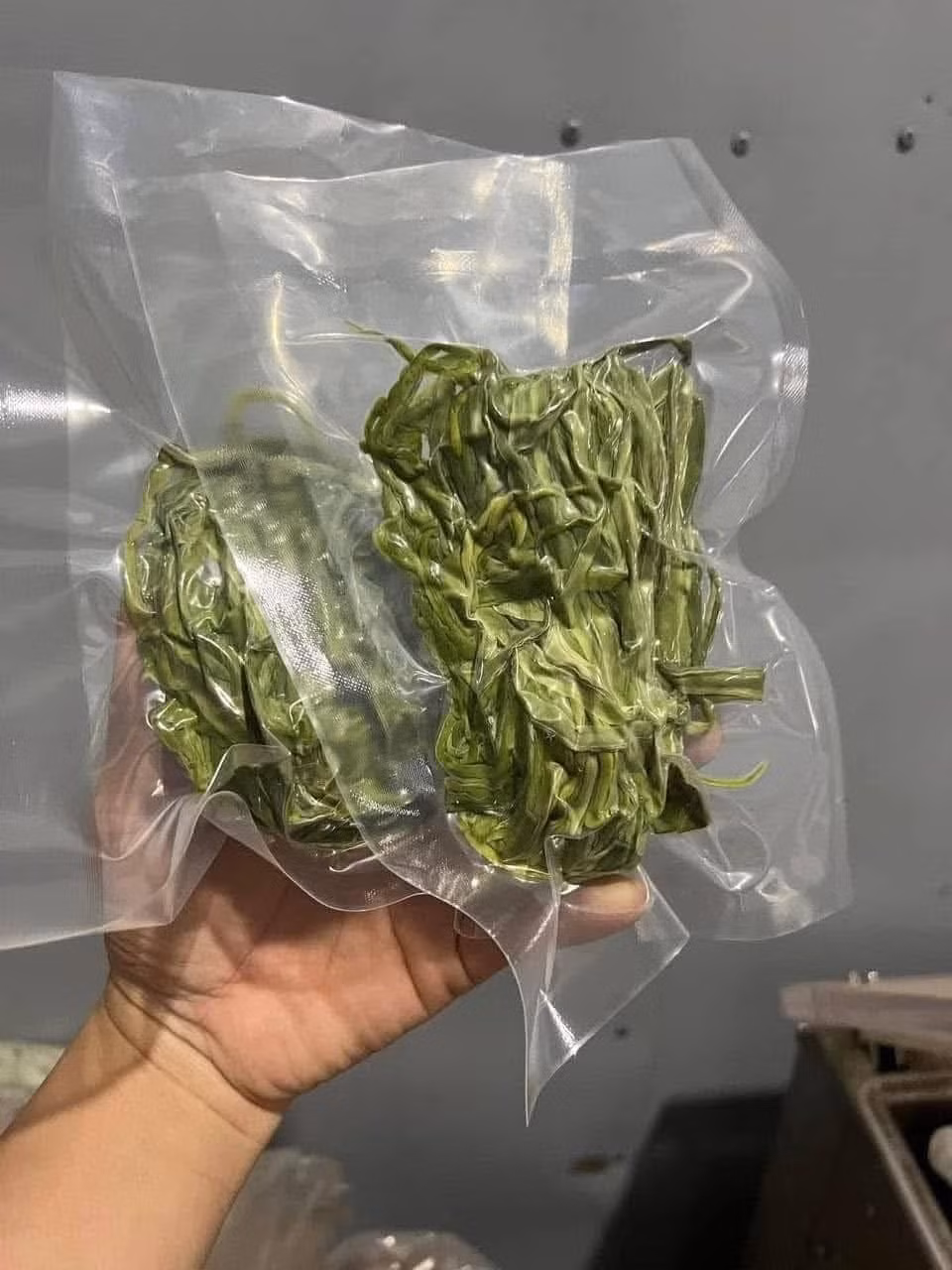 Tính ra, mỗi kg rau tiến vua giá lên tới gần 500.000 đồng. Ảnh: Facebook