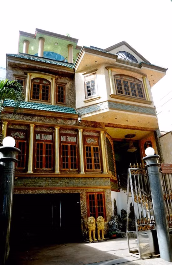 Trước đó, Ngọc Sơn từng gây chú ý khi quyết định hiến tặng căn biệt thự trăm tỷ trên đường Sương Nguyệt Ánh (Q.1, TP HCM) để làm nhà từ đường sau khi ông qua đời. Ảnh: Vietnamnet