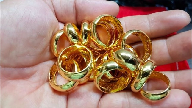 Gia vang hom nay 21/10: Lap dinh ky luc?