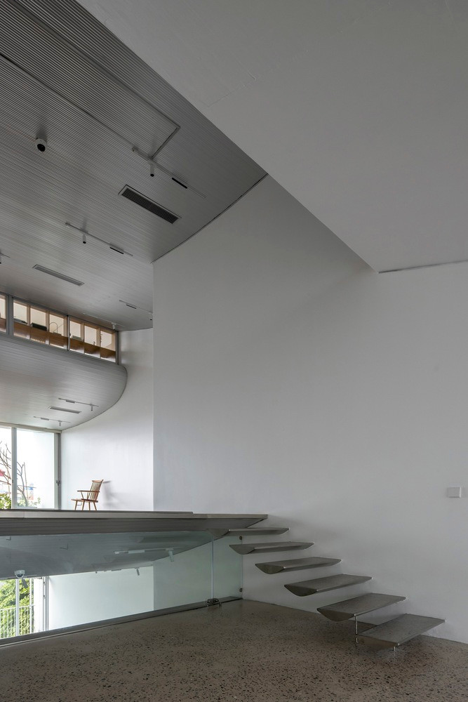 Thiết kế này tạo không gian mở, tối ưu hóa ánh sáng tự nhiên và thông gió. Ảnh: Chimnon studio