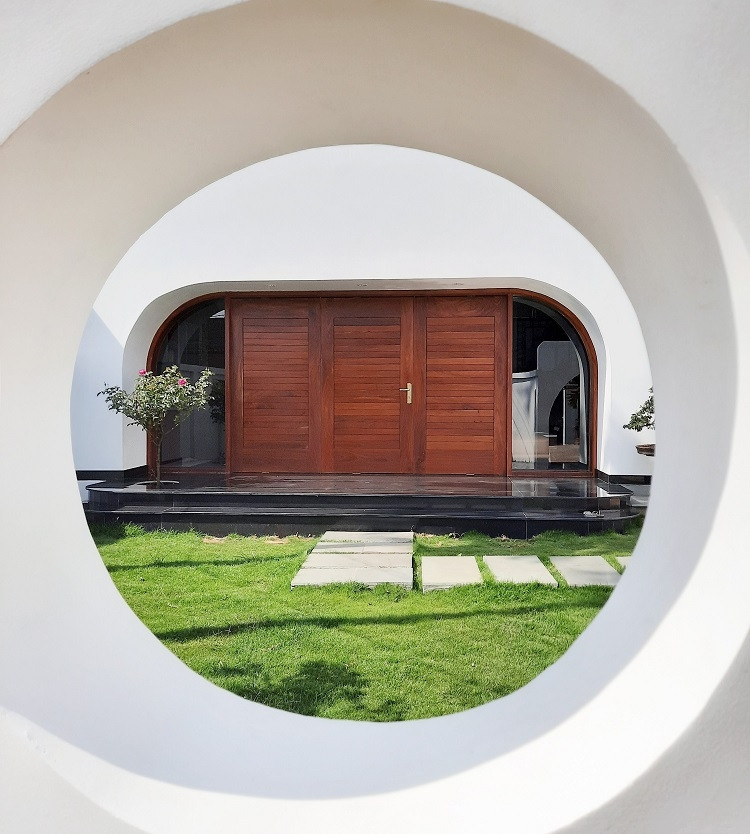 Gia chủ mong muốn căn nhà không chỉ đầy đủ công năng mà còn phải đáp ứng tiêu chí về thẩm mỹ, thiết kế độc đáo, khác biệt hoàn toàn so với những căn nhà cấp 4 khác. Ảnh: BL Architects