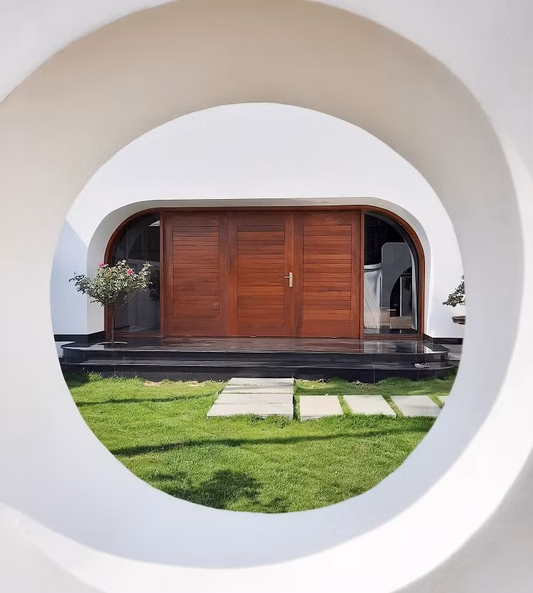 Gia chủ mong muốn căn nhà không chỉ đầy đủ công năng mà còn phải đáp ứng tiêu chí về thẩm mỹ, thiết kế độc đáo, khác biệt hoàn toàn so với những căn nhà cấp 4 khác. Ảnh: BL Architects