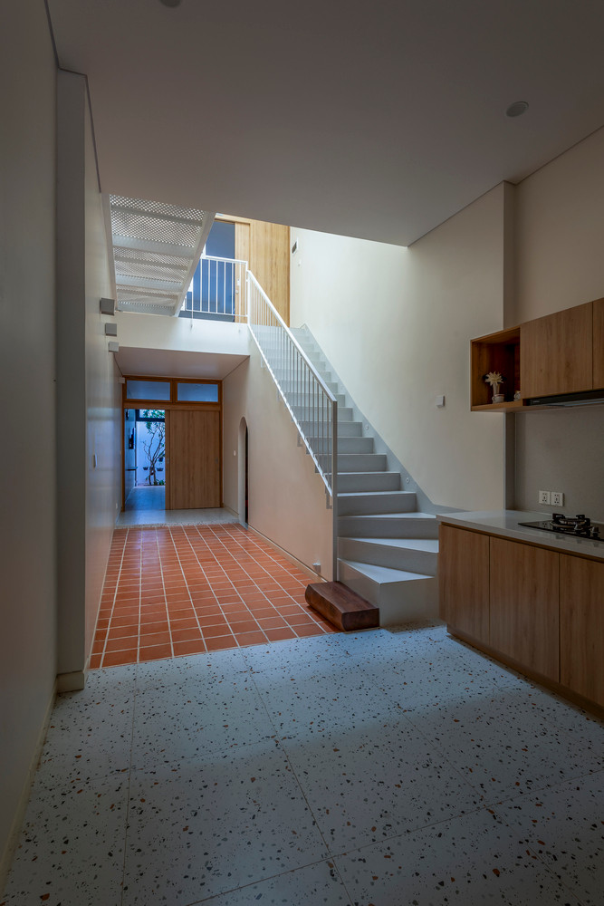 Không gian sinh hoạt chung và bếp là khu vực sử dụng nhiều nhất nên đặt ở trung tâm ngôi nhà. Ảnh: Paul Phan