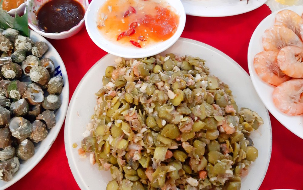 Quả mắm có thể nấu canh nhưng xào với thịt hoặc các loài nhuyễn thể ở biển, như con thiếp, con ngao, con ngán hoặc điềm điệp... là hợp vị hơn cả. Ảnh: Internet