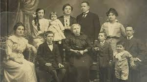  Đế chế Rothschild phát triển nhanh chóng trong thời kỳ Cách mạng Pháp. Đầu những năm 1800, Mayer gửi các con trai của mình đến Naples (Italia), Vienna (Áo), Paris (Pháp) và London (Anh) và chỉ giữ một người con trai ở Frankfurt. Ảnh: Wiki