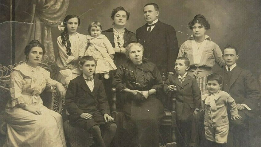 Trải qua thời gian, cùng với sự góp sức của 5 người con trai, ông Mayer Rothschild đã biến Rothschild thành một gia tộc kinh doanh giàu có nhất mọi thời đại với hệ thống ngân hàng trải dài khắp châu Âu. Ảnh: Business Community