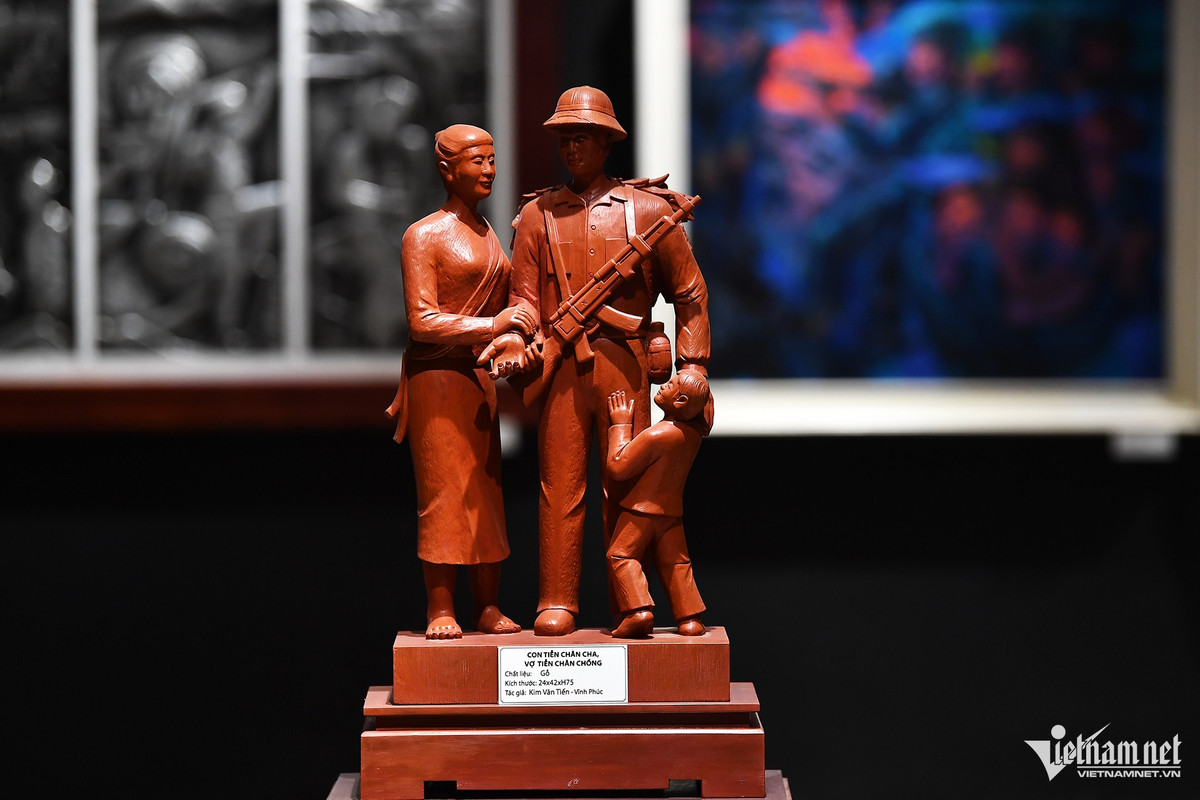 Luc luong vu trang qua nhung tac pham my thuat an tuong-Hinh-16