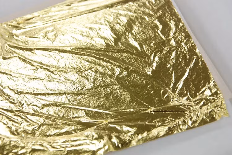 Vàng lá của vùng Kanazawa tạo nét đẹp rực rỡ cho các tác phẩm nghệ thuật, từ kiến trúc cho đến thực phẩm. Ảnh: Thebecos