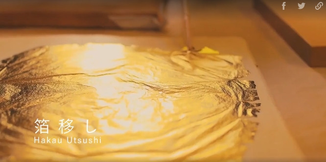 Vàng lá thành phẩm được sử dụng để mạ tượng, làm đồ trang trí trong các công trình đền chùa, phục vụ nhu cầu ẩm thực...Ảnh: Great Big Story