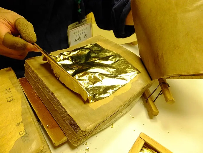 Thành phố Kanazawa thuộc tỉnh Ishikawa của Nhật Bản nổi tiếng với nghề sản xuất vàng lá thủ công truyền thống, cho ra những tấm vàng lá siêu mỏng chỉ 0,0001 mm. Ảnh: Japan Travel