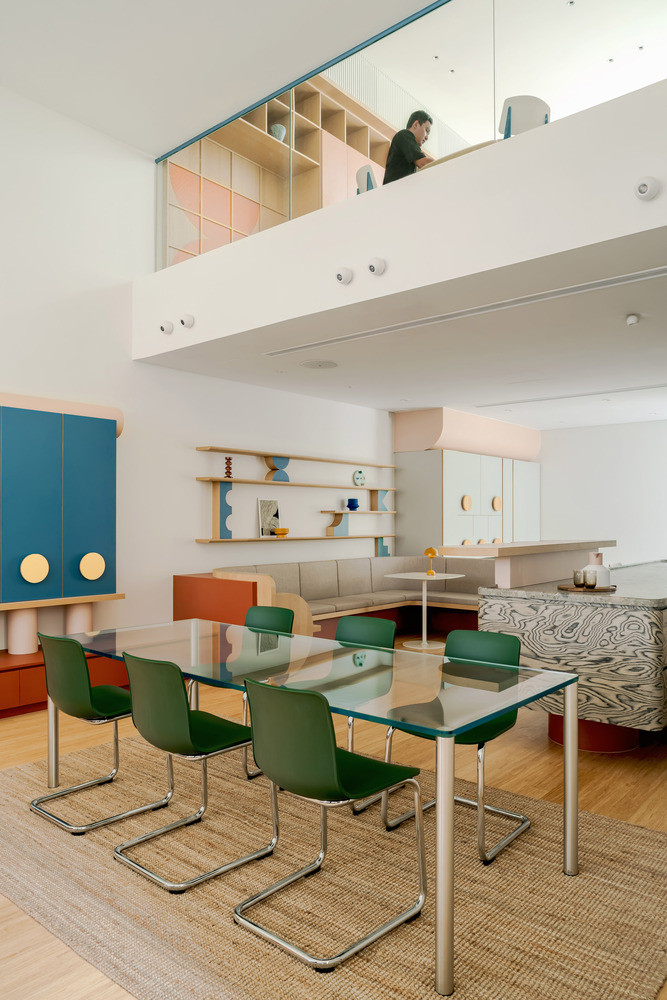 Thiết kế hoàn toàn phù hợp với yêu cầu của gia chủ là tạo ra một ngôi nhà nơi cuộc sống cộng đồng gia đình đóng vai trò trung tâm. Ảnh: Studio Stacked