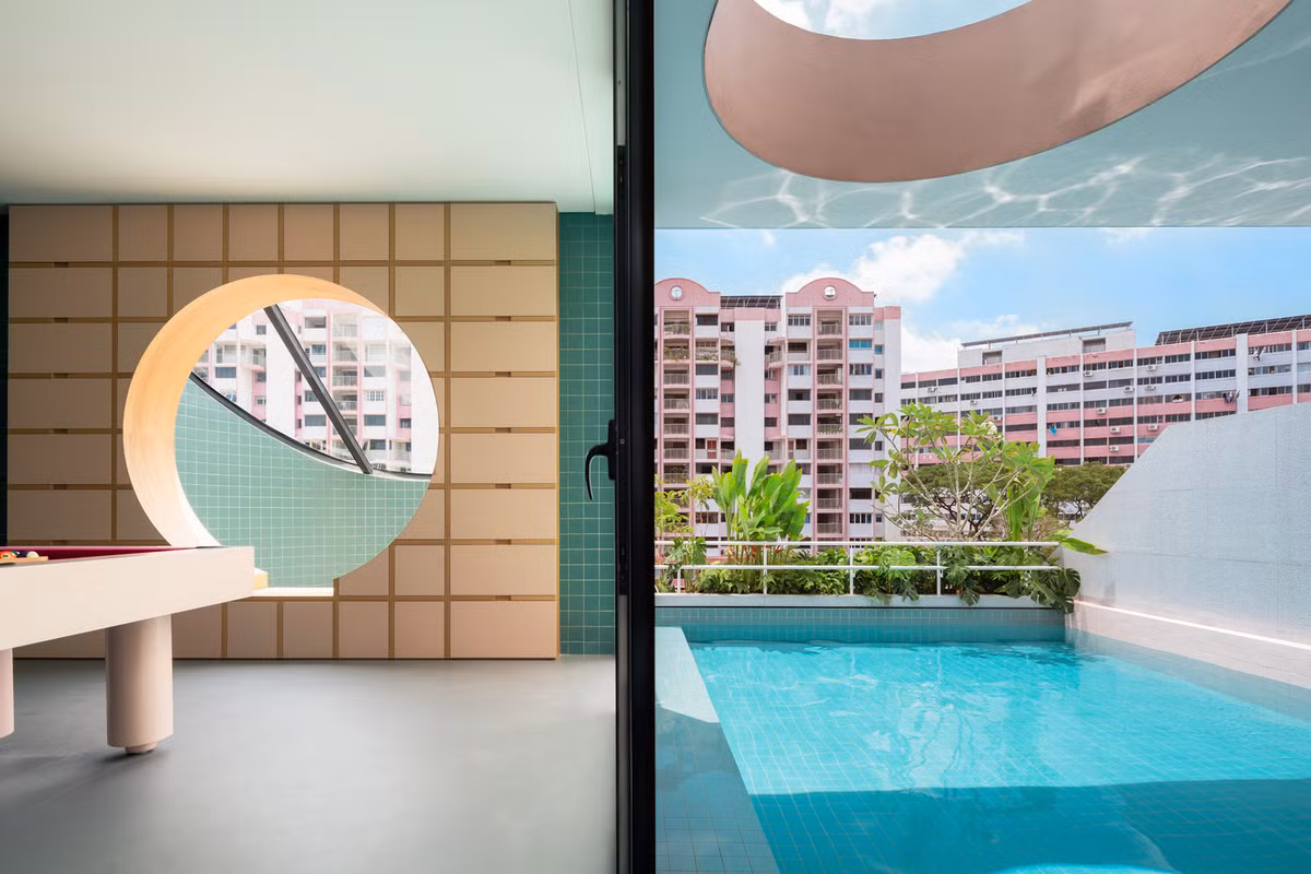 Tầng trên cùng dành cho các tiện nghi giải trí, đặt phía dưới giếng trời hình tròn. Ảnh: Studio Stacked