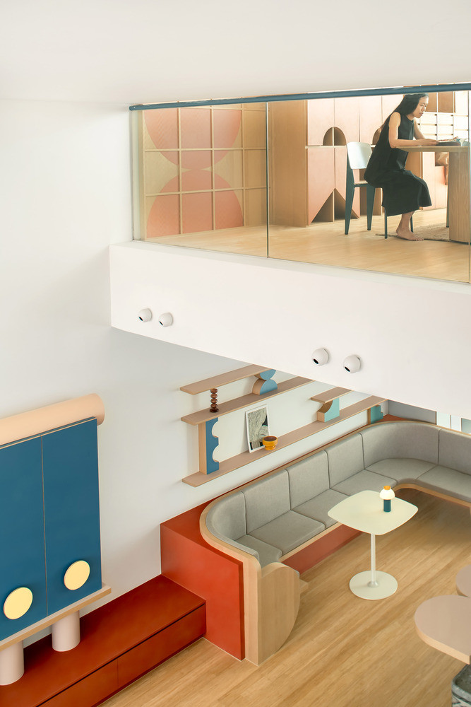 Điều này đảm bảo rằng luôn có sự liên kết chặt chẽ giữa các khu vực khác nhau của ngôi nhà. Ảnh: Studio Stacked