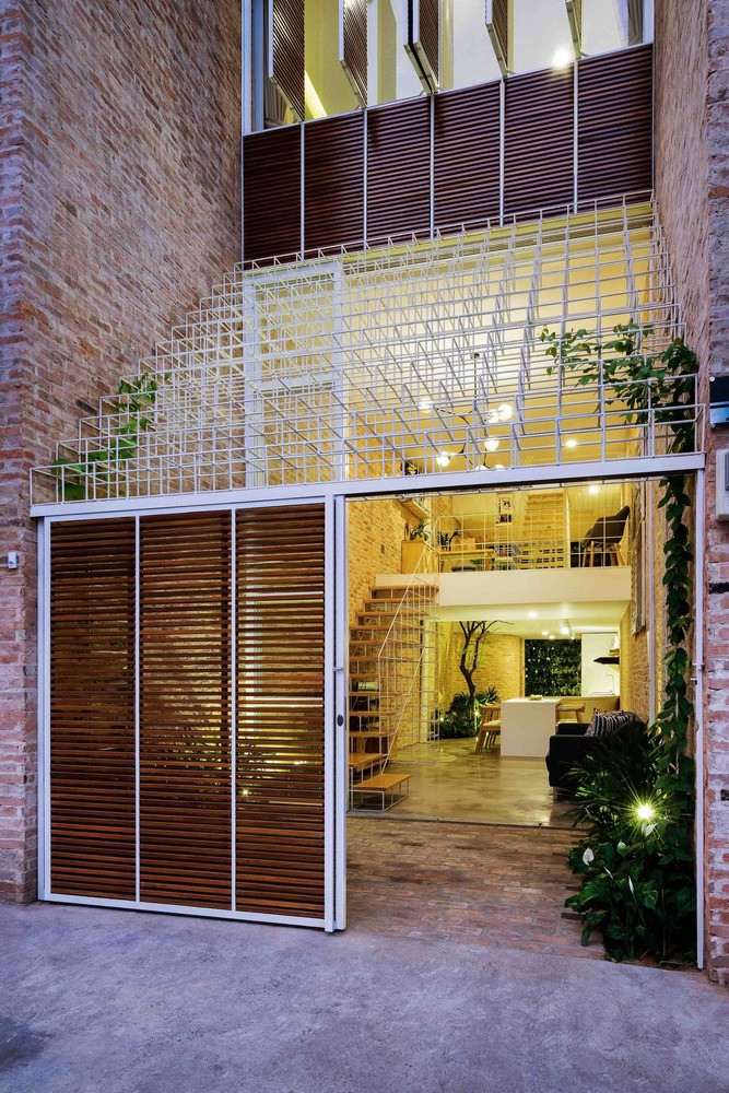 Hệ khung được tạo thành từ rất nhiều các sợi thép nhỏ liên kết lại với nhau theo dạng các tổ hợp lập phương “rỗng”. Ảnh: Quang Đàm