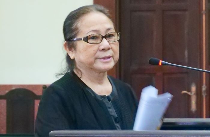 Tuy nhiên, năm 2019, cơ quan CSĐT Bộ Công an đã bắt nữ doanh nhân Dương Thị Bạch Diệp về tội "lừa đảo chiếm đoạt tài sản". Tháng 11/2021, TAND TPHCM tuyên phạt bị cáo Dương Thị Bạch Diệp tù chung thân về tội “Lừa đảo chiếm đoạt tài sản”. Ảnh: VietnamFinance
