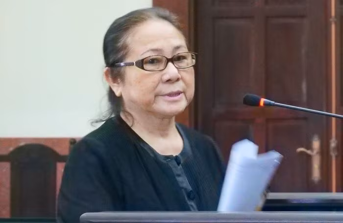 Tuy nhiên, năm 2019, cơ quan CSĐT Bộ Công an đã bắt nữ doanh nhân Dương Thị Bạch Diệp về tội "lừa đảo chiếm đoạt tài sản". Tháng 11/2021, TAND TPHCM tuyên phạt bị cáo Dương Thị Bạch Diệp tù chung thân về tội “Lừa đảo chiếm đoạt tài sản”. Ảnh: VietnamFinance