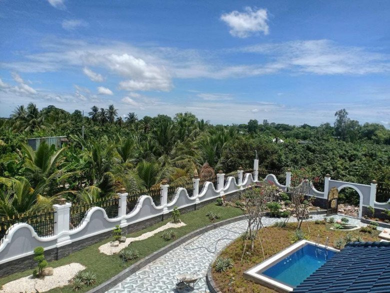 Biệt thự của Hà Trí Quang - Thanh Đoàn rộng hơn 3.000m2 với không gian sân vườn thoáng đãng. Ảnh: FBNV