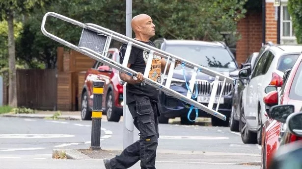 Khi vừa nhận số tiền trúng số "khủng", Lee Ryan cũng lãnh án 18 tháng tù. Theo đó, Lee Ryan trở thành người trúng số đầu tiên ở Anh bị bỏ tù. Ảnh: The Mirror