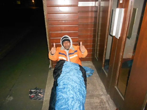 Ryan trở về London không một xu dính túi. Ông trở thành một kẻ vô gia cư và chui vào túi ngủ hằng đêm trong suốt 5 năm. Ảnh: The Sun