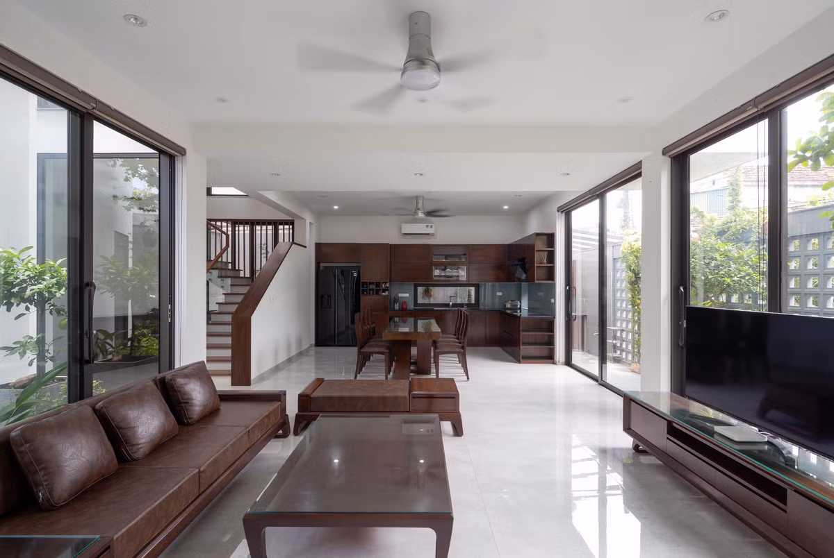 Không gian sinh hoạt chung thiết kế mở hoàn toàn, kết nối với nhau. Ảnh: Triệu Chiến