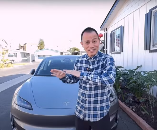 Chế Phong - con trai của danh ca Chế Linh, là nam ca sĩ nổi tiếng. Sau vài năm ly hôn Thanh Thanh Hiền, Chế Phong hiện sống trong ngôi nhà di động, kiểu lắp ghép ở Mỹ, có diện tích khoảng 100m2. Ảnh chụp màn hình