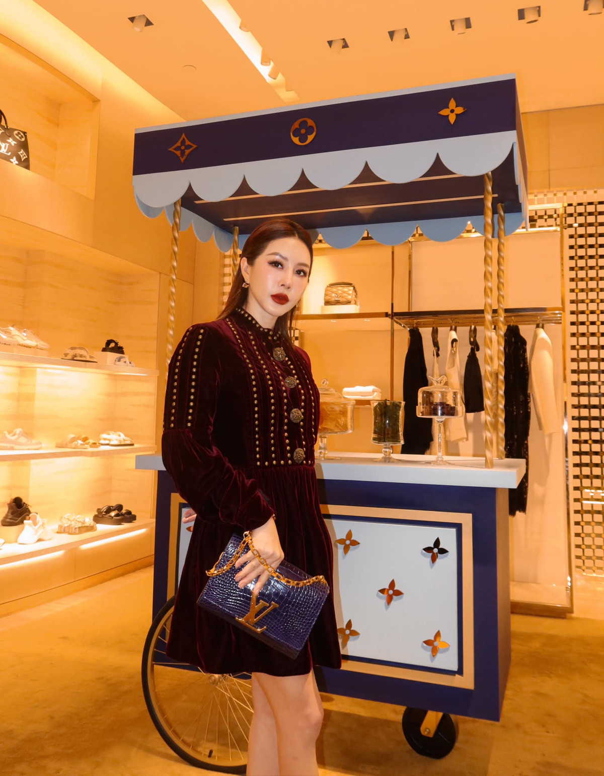 Sau khi khép lại cuộc hôn nhân đổ vỡ, Hoa hậu Thu Hoài dành thời gian bên con cái, tập trung phát triển công việc kinh doanh và tận hưởng cuộc sống độc thân. Ảnh: FB Hoa hậu Thu Hoài