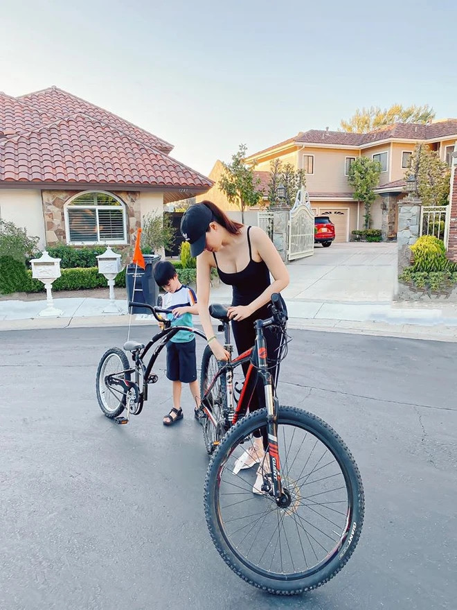 Tại Mỹ, Đào Lan Phương và gia đình sống tại một biệt thự tọa lạc tại khu Westlake Village, California, Mỹ. Căn biệt thự thiết kế chủ đạo theo phong cách châu Âu và được nhiều người ước tính trị giá hàng triệu USD. Ảnh: FB Đào Lan Phương