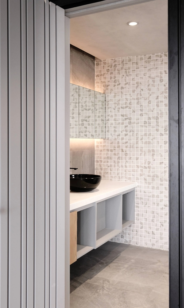 Phòng vệ sinh hiện đại như trong khách sạn cao cấp. Ảnh: Happynest