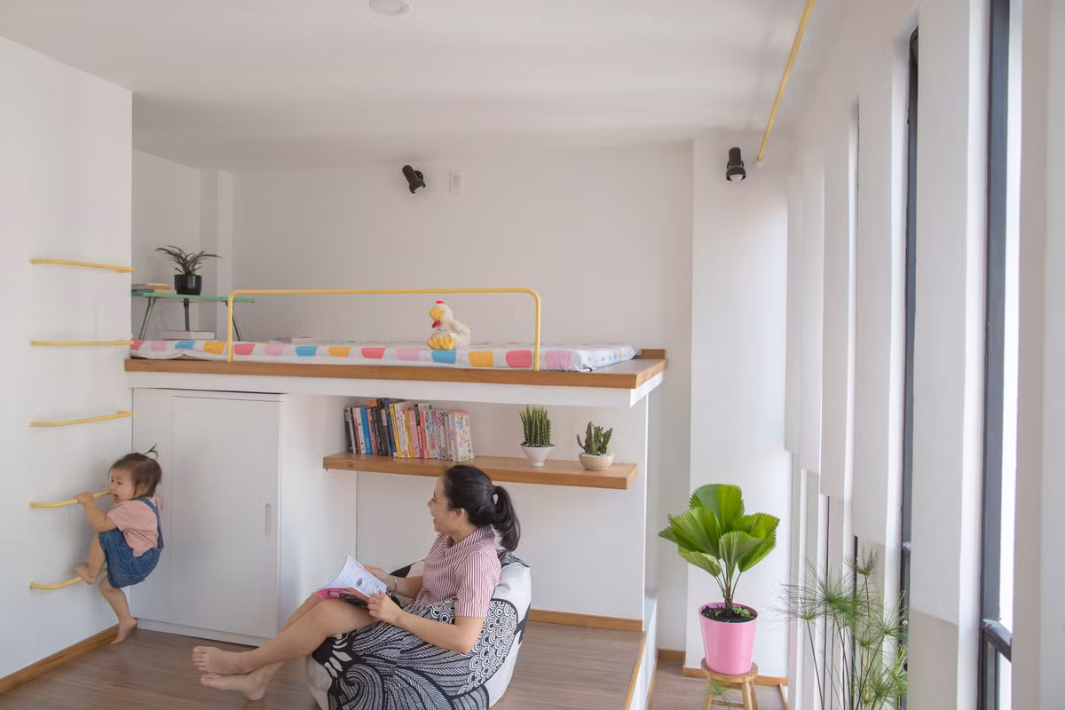 Tường nhà sơn màu trắng để tạo cảm giác rộng rãi, thoáng đãng. Ảnh: Hiroyuki Oki , Thiết Vũ