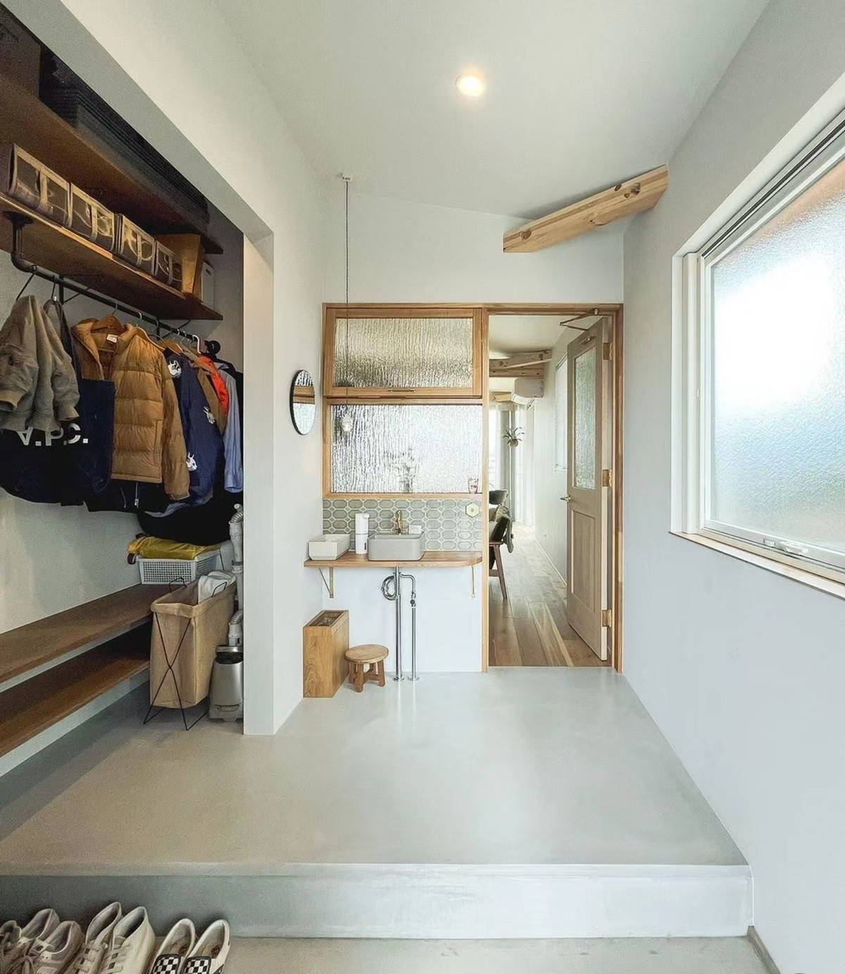 Nhật Bản có tần suất động đất cao nên các ngôi nhà truyền thống thường hạ thấp khu vực cửa vào nhằm tạo ra một bước nền thấp hơn so với phần còn lại của ngôi nhà. Ảnh: Getty