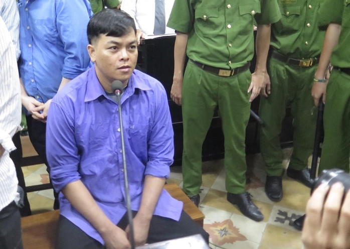 Tại cơ quan điều tra, Phúc XO khai nhận toàn bộ số vàng đeo trên người thực chất là vàng giả. Ảnh: Người lao động