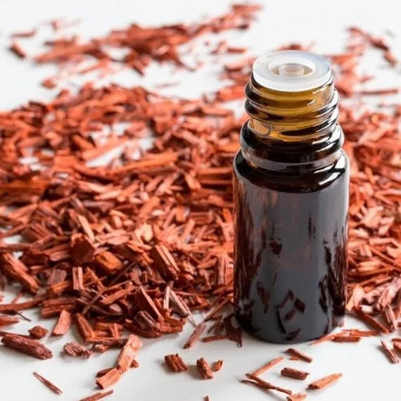 Theo đó, 1 lít dầu gỗ đàn hương có giá 187,5 triệu VNĐ. Ảnh: Getty