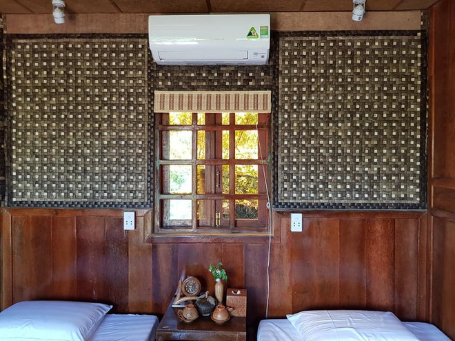 Mặc dù là không gian thờ tự, sinh hoạt của gia đình, song, nơi này vẫn chuẩn bị phòng đón các gia đình, nhóm du lịch nghỉ lại qua đêm. Ảnh: Cocohome