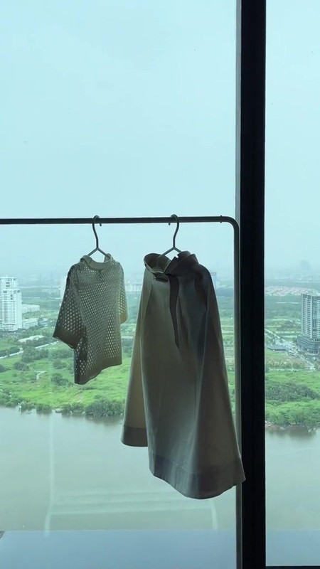 Một góc khác nhìn ra sông từ trong nhà của vợ chồng Midu. Ảnh: FB Midu