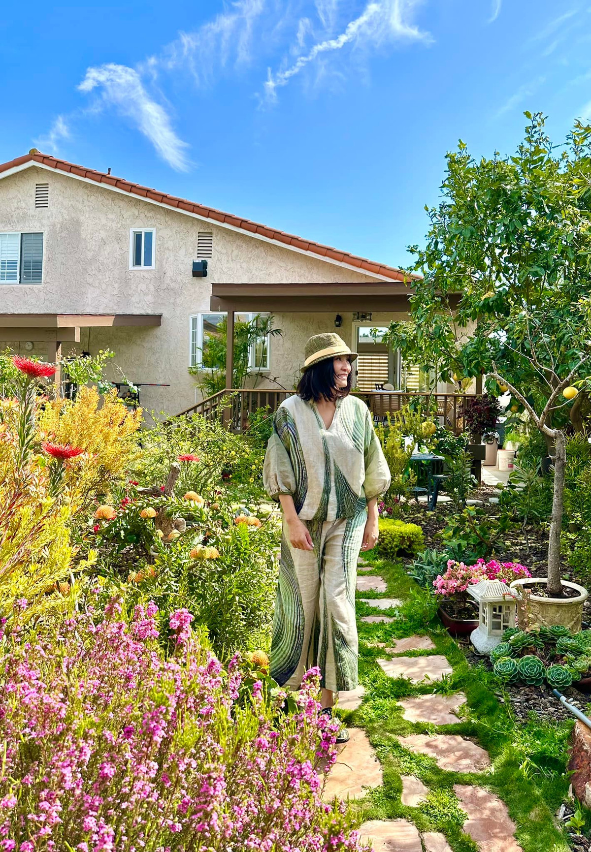 Thú vui vườn tược mang đến cho Hồng Đào những phút giây thư thái với cuộc sống ở nước Mỹ xa xôi. Ảnh: FB Hồng Đào