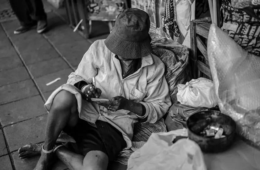 Trung bình mỗi ngày Bharat Jain làm việc từ 10 đến 12 tiếng. Ảnh: Jansatta