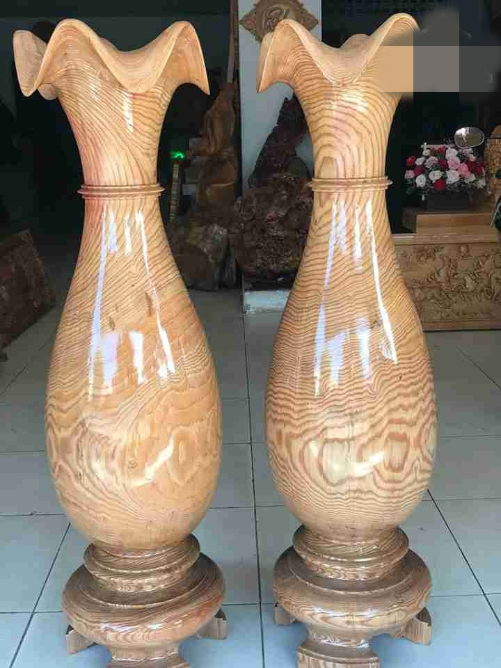 Bên cạnh đó, gỗ du sam còn được sử dụng làm đồ thủ công mỹ nghệ như tượng gỗ, tranh, lục bình... Ảnh: Facebook