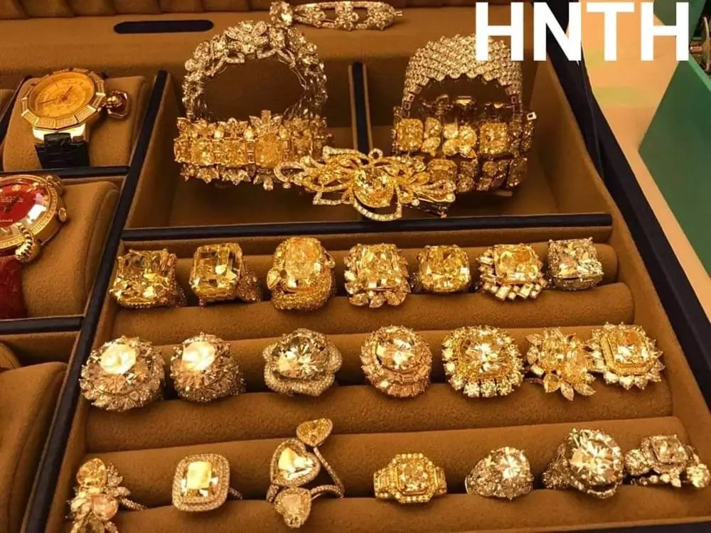 Bà Nguyễn Phương Hằng nổi tiếng với đam mê sưu tập kim cương, có thời điểm, tổng giá trị bộ sưu tập kim cương của bà chạm ngưỡng 300 triệu USD (hơn 7.300 tỷ đồng). Ảnh chụp màn hình