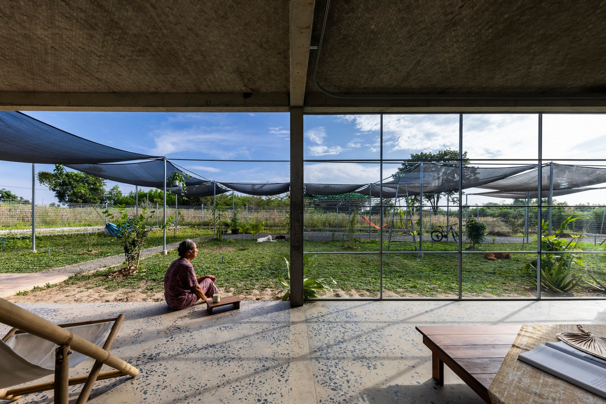 Mặt bằng ngôi nhà chỉ chiếm 5% diện tích khu đất, phần còn lại được sử dụng để tạo ra một môi trường rộng lớn với nhiều cơ hội sinh hoạt. Ảnh: Hiroyuki Oki